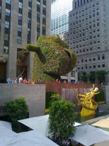 Jeff-Koons-Split-Rocker-2